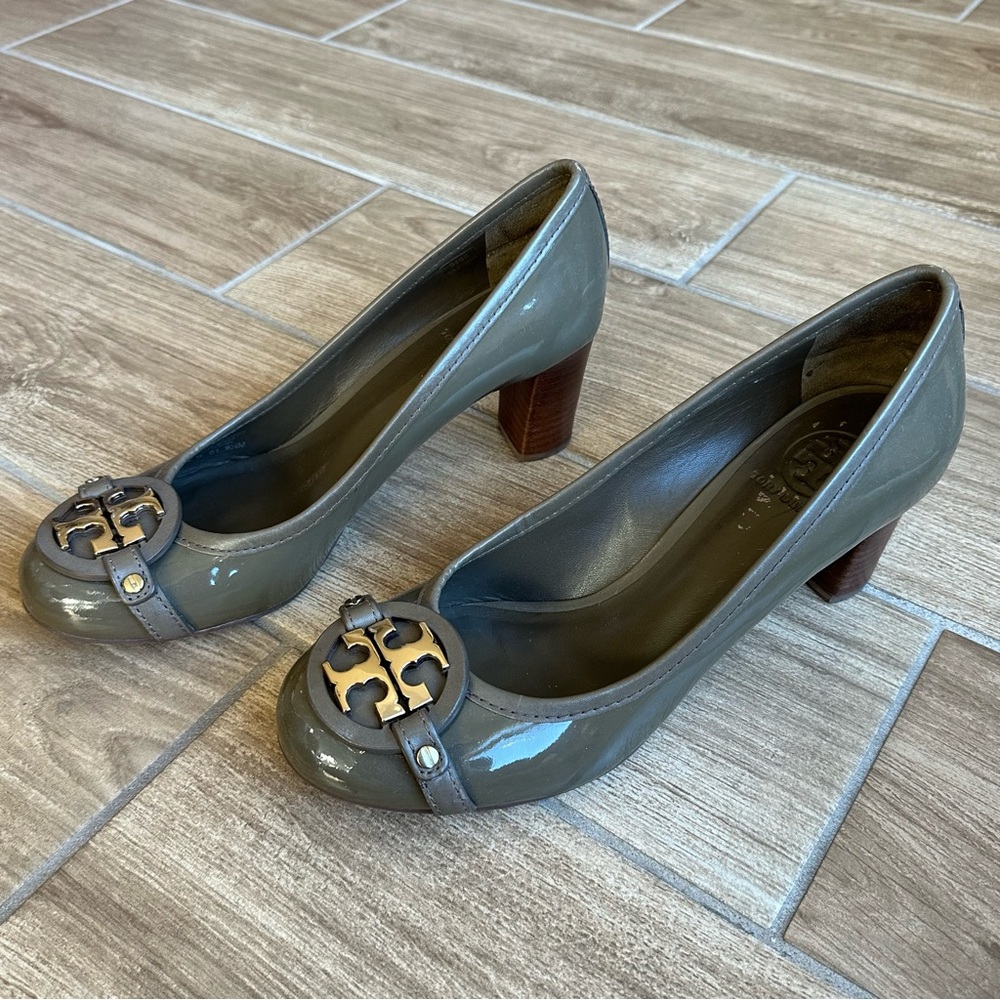 Tory Burch Glossy Green Pump